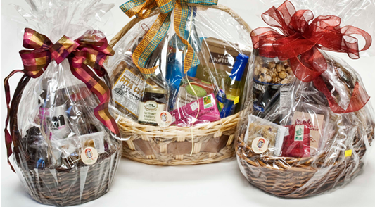 Add Gleam and Glimmer to the Day of Love With Gift Hamper Baskets